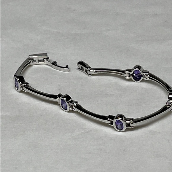 Elegant Silver and Purple Bracelet - Picture 3 of 10